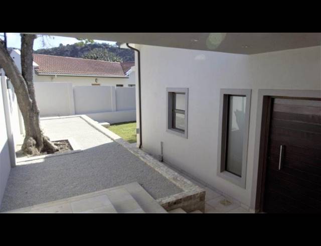 5 BEDROOM HOUSE FOR SALE IN PLETTENBERG BAY